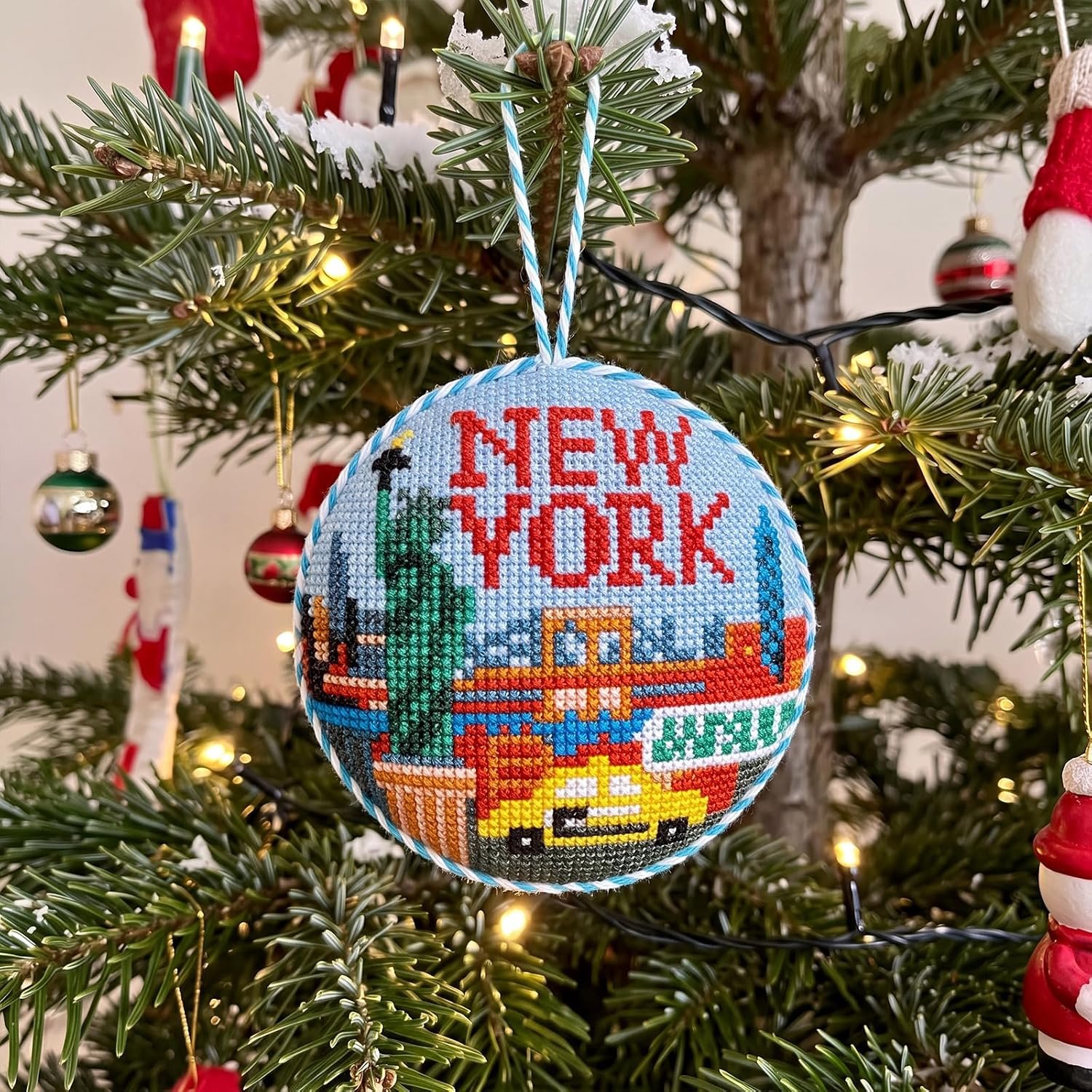 Cornerstone 26-Piece New York 18 Mesh Needlepoint Canvas Kit for Beginners – Image 4